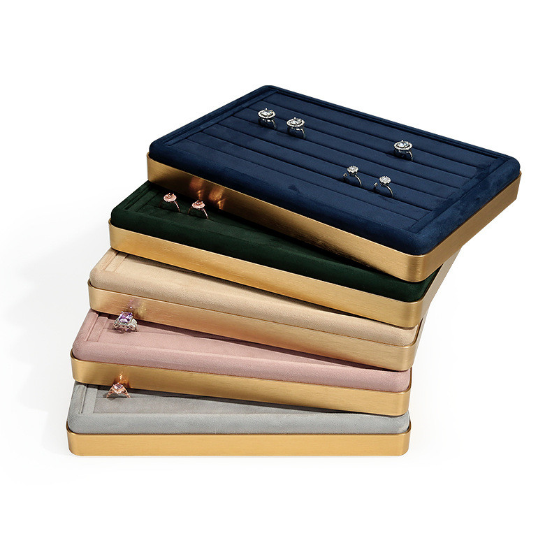 Présentoir en Velours à Haut N - Luxury Watch Stand avis et prix