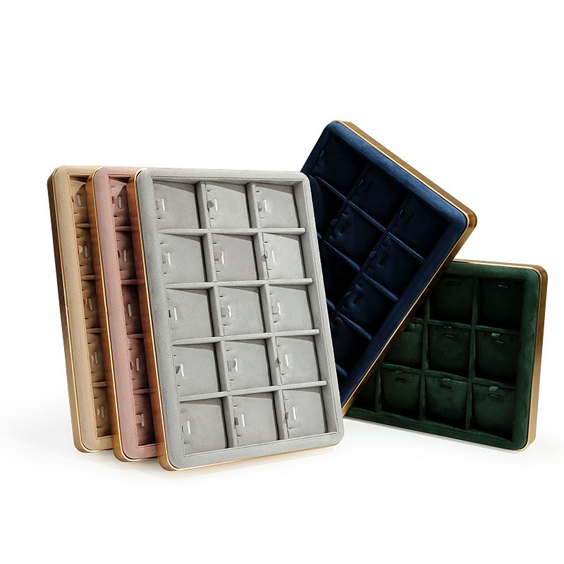 Présentoir en Velours à Haut N - Luxury Watch Stand avis et prix